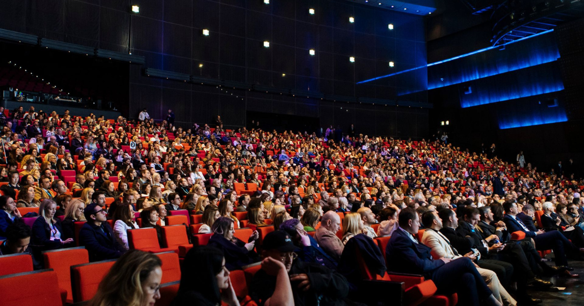 Parteneriate cu producători internaționali de echipamente și consumabile estetice